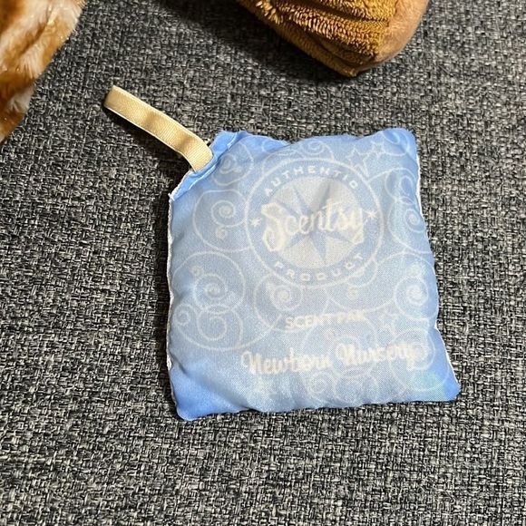 Scentsy Buddy Jamu the Giraffe Retired with Scent Pak Safari Stuffed Plush Lovey - Picture 6 of 6